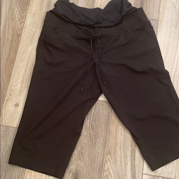 Thyme maternity athletic crops - Picture 1 of 1